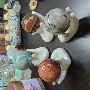 1 Porcelain Sphere Stand